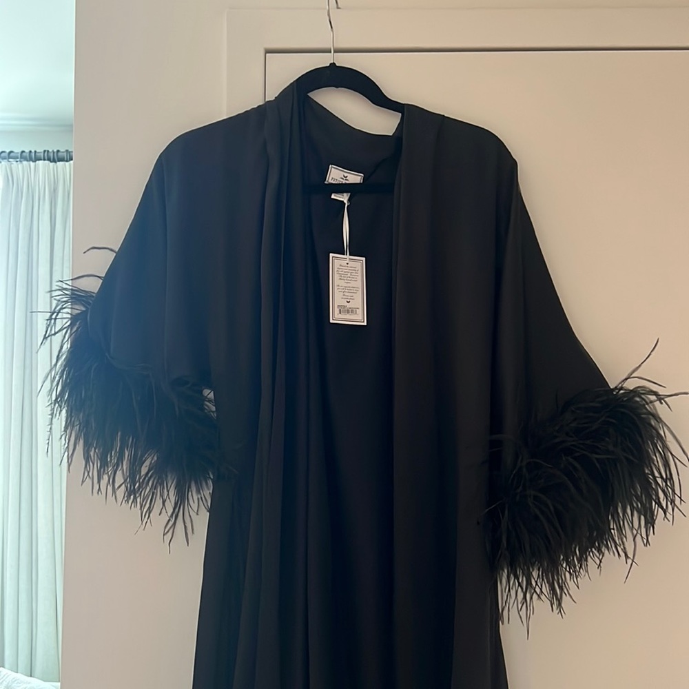 PETITE PLUME WOMENS ROBE SIZE SMALL WITH FEATHERED SLEEVE